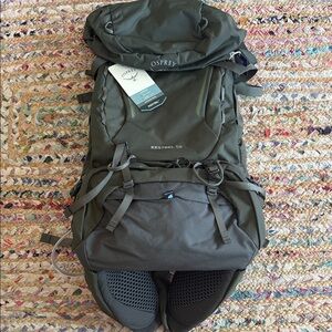 Osprey Kestrel 58 Backpack - Dark Green Small/Medium size